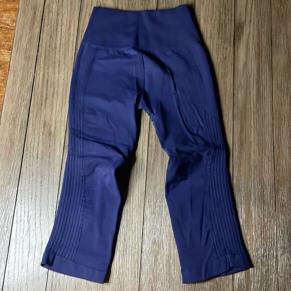 Lululemon Ebb to Street crop pant Navy size 2 - Picture 1 of 5